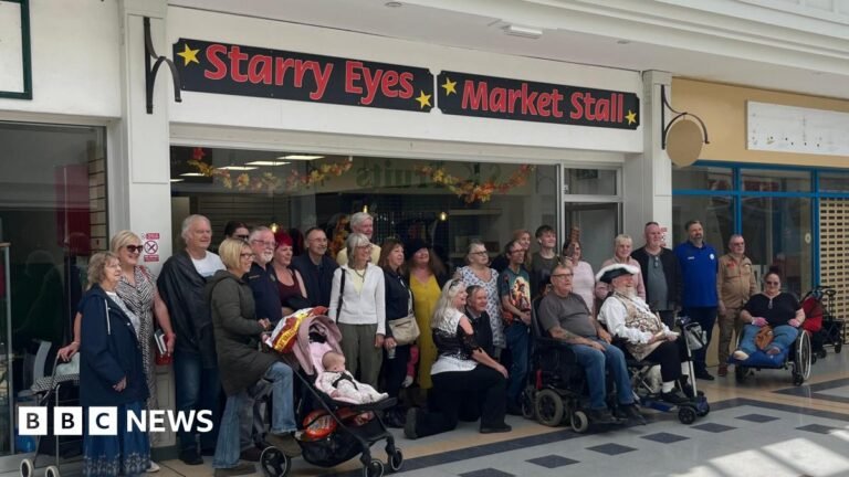 Performing arts group Starry Eyes opens shop in Trowbridge