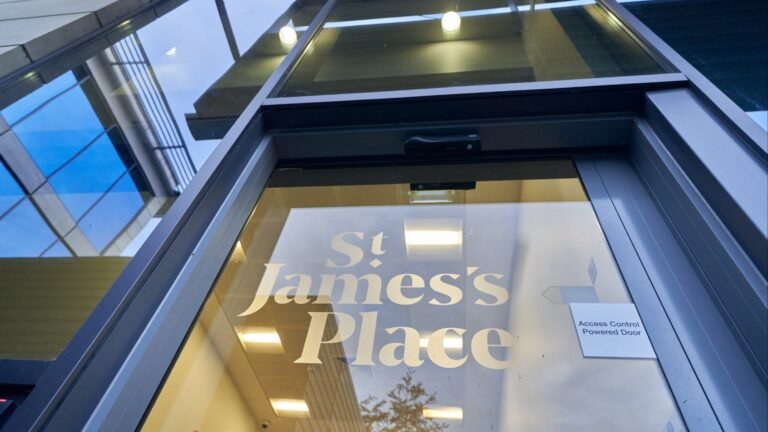 SJP exceeds £200bn in funds under management