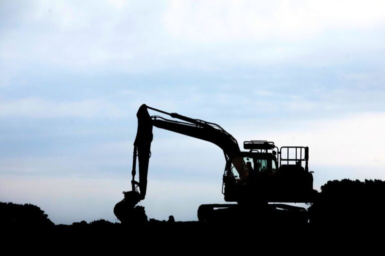 EquipmentShare Bonds Sink as Ousted Board Member Alleges Fraud