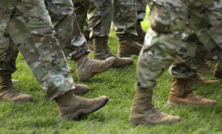 Can DoD use private funds to pay troops during shutdown?