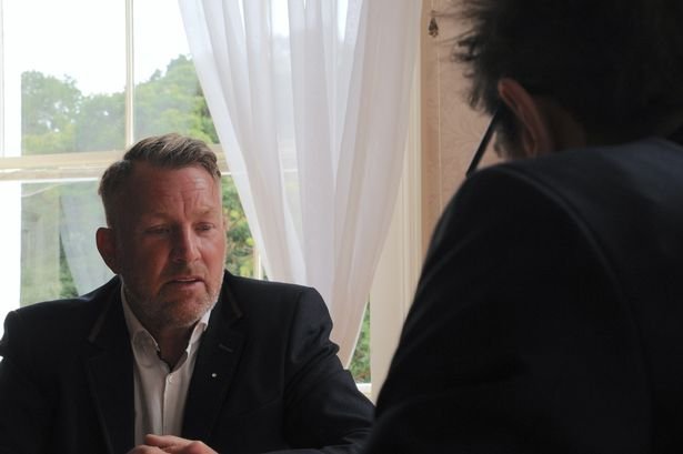 (R) Marcel Theroux talks to Ray Ketteridge Jr (L).