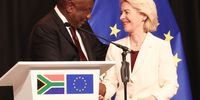 President Cyril Ramaphosa (C) welcomes Ms Ursula Gertrud von der Leyen, President of the European Union Commission(R) at the Sandton Convention Centre in Johannesburg. (Photo: Siyabulela Duda / GCIS)
