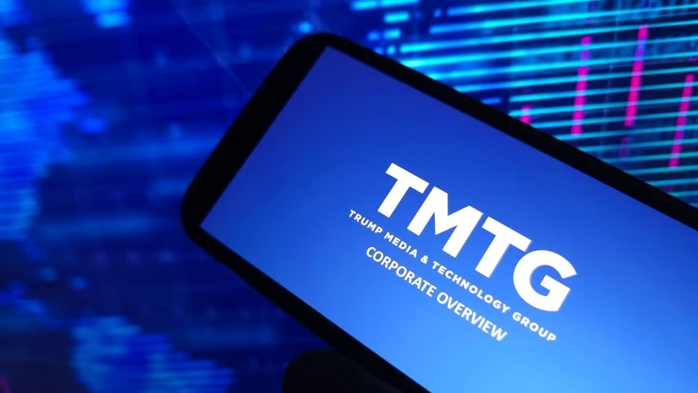 Truth Social Launches ‘America First’ ETFs – Trump Media & Tech Gr (NASDAQ:DJT)