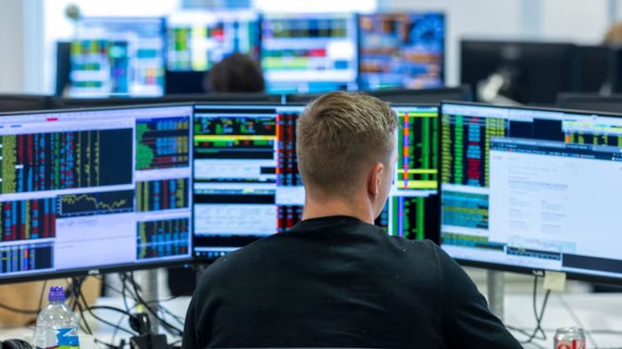 Investors bet on smaller private equity funds to break deal drought