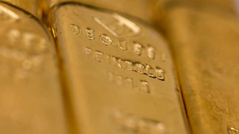 Investors turn to gold, not bonds, as Iran war widens