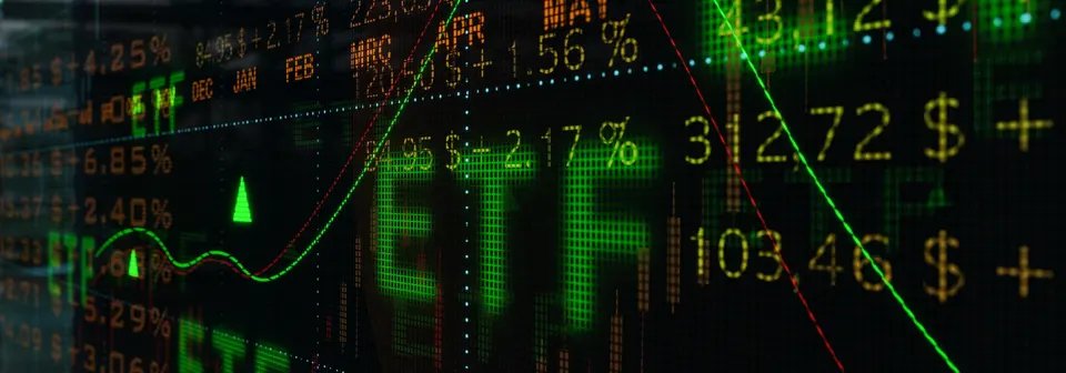 Close-up ETF concept with quotes, timeline, percentages, charts and financial figures on a screen.