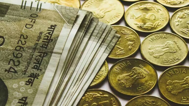 Rs 10,00,000 FD or Rs 10,000 monthly SIP: Which can create a higher corpus in 15 years?