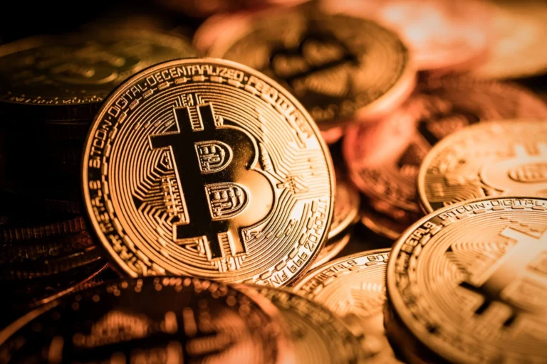 Bitcoin Spot ETFs See Huge Inflows as BlackRock Takes Lead
