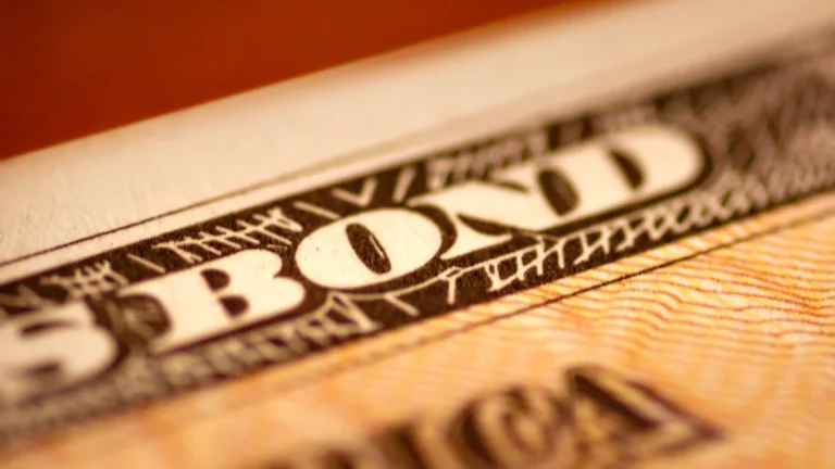 This Investing Expert Says Bonds Are Back — and Easier Than Ever